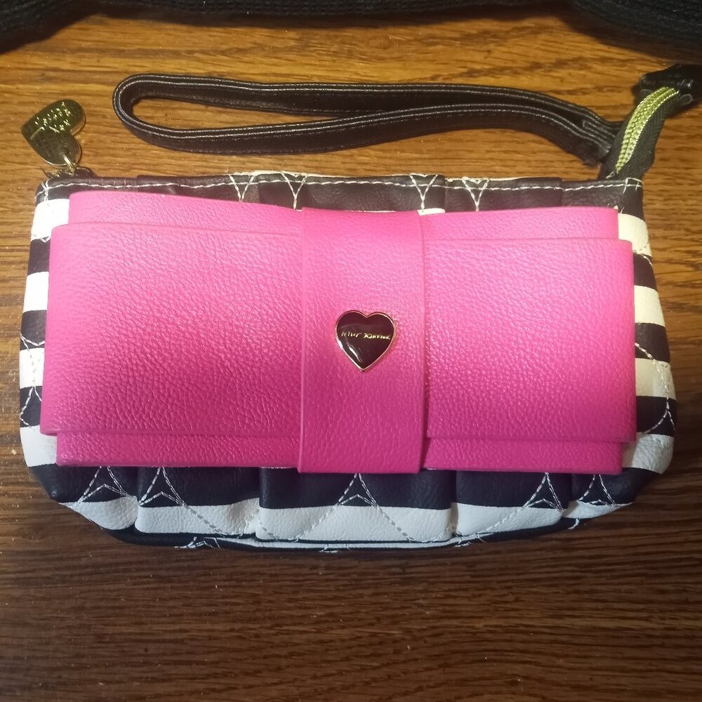 Betsey Johnson Wristlet B&W Striped Quilted Heart Pattern, Pink Bow